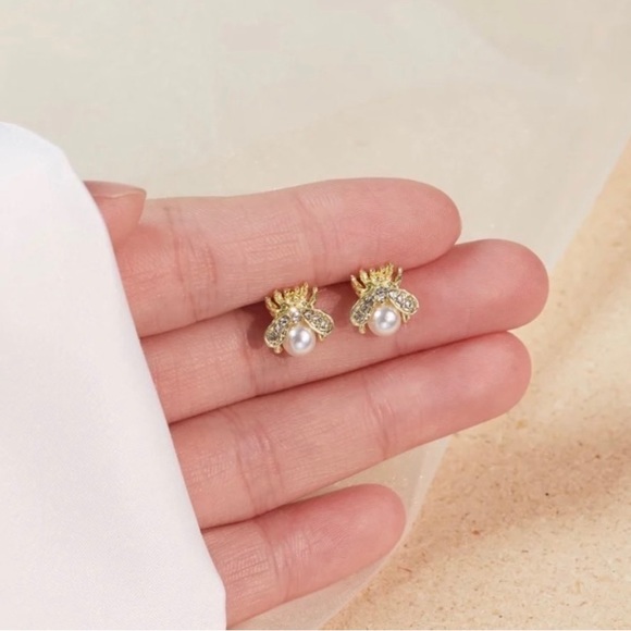✨ Bee Earrings 🐝Bee Earrings - Picture 3 of 11